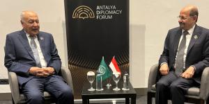 أبو
      الغيط:
      ندعم
      الحكومة
      اليمنية
      الشرعية..
      وإيران
      فشلت
      في
      جر
      اليمن
      إلى
      الصراع
      الإقليمي