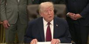 عاجل|ترامب:
      إيران
      لا
      تستطيع
      ابتزازنا
      بتهديداتها
      في
      مضيق
      هرمز