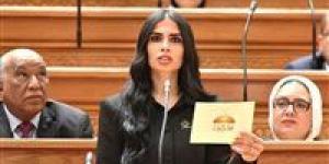 النائبة
      هايدي
      المغازي
      تطالب
      بإعادة
      النظر
      في
      نسب
      قبول
      أبناء
      المصريين
      بالخارج
      بالجامعات
      الحكومية