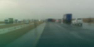 انزلاق 7 شاحنات على طريق القصيم – المدينة خلال الحالة المطرية