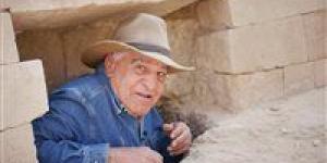 بالوثائق
      والصور..
      زاهي
      حواس
      يكشف
      أول
      طلب
      رسمي
      مصري
      لاسترداد
      رأس
      نفرتيتي