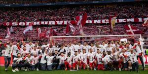 بعد
      الفوز
      بلقب
      الدوري..
      بايرن
      ميونخ
      يبحث
      عن
      موسم
      إستثنائي
      بـ4
      ألقاب
      جديدة
      تنتظر
      قبضة
      العملاق
      البافاري