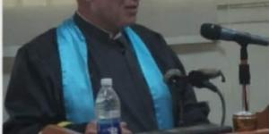 من
      قلب
      الواسطى
      إلى
      منصة
      الدكتوراه..
      كفاح
      67
      عامًا
      يتوج
      حلم
      عالم
      أزهري
      ويشعل
      الأمل