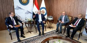 تعزيز
      التعاون
      مع
      «أباتشي»..
      البترول
      تبحث
      رفع
      الكفاءة
      وزيادة
      الإنتاج
      بالصحراء
      الغربية