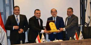 التنسيقية
      تستضيف
      وزير
      المالية.
      أحمد
      كجوك:
      تعميق
      الشفافية
      المالية
      يعزز
      ثقة
      المواطنين
      والمستثمرين