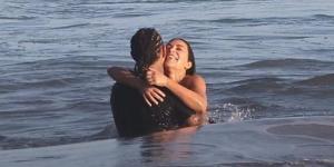 مشاهد
      رومانسية
      ولقطات
      مثيرة
      لـ
      كيم
      كارداشيان
      مع
      حبيبها
      السابق
      تضعها
      في
      صدارة
      التريند|
      ما
      القصة