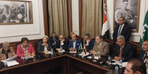 بيت
      الخبرة
      الوفدى
      والهيئتان
      البرلمانيتان
      بمجلسى
      النواب
      والشيوخ
      تقدم
      روشتة
      لعلاج
      أزمات
      القضايا
      الأسرية