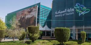 وزارة السياحة: منع ممارسة الأنشطة التجارية داخل مرافق الضيافة بمكة والمدينة دون ترخيص مستقل