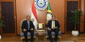 محافظ
      الدقهلية
      يستقبل
      محافظ
      الشرقية
      على
      هامش
      مؤتمر
      وحدات
      الكلى
      بالمنصورة