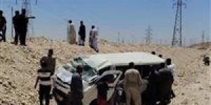 “طريق
      الموت
      في
      قنا”..
      ميكروباص
      ينقلب
      ويصيب
      14
      شخصًا