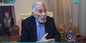عدم
      حضور
      أشخاص
      معينة..
      بماذا
      أوصى
      عبد
      الرحمن
      أبو
      زهرة
      أبنائه
      قبل
      الوفاة؟
