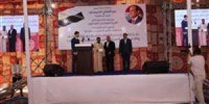 وزير
      النقل
      يسلم
      شيكات
      التعويضات
      للمتضررين
      مع
      مسار
      القطار
      الكهربائي
      في
      قنا