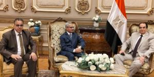 رئيس
      مجلس
      الشيوخ
      يستقبل
      محافظ
      بني
      سويف..
      ومناقشات
      موسعة
      حول
      ضم
      محطات
      المعالجة
      الثلاثية
      لشركة
      المياه
