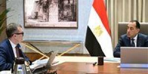 رئيس الوزراء يتابع مع وزير التخطيط الموقف التنفيذي لخطة العام المالي 2026/2025