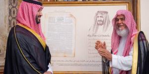 ولي العهد يستقبل وفد تكريم خادم الحرمين لدعمه جمعيات تحفيظ القرآن