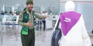 وصول أولى رحلات حجاج أذربيجان لموسم الحج 1447هـ
