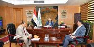 محافظ
      الفيوم
      يبحث
      مع
      وفد
      شركة
      "فينوس"
      التوسع
      في
      توزيع
      اللمبات
      الموفرة
      وتعزيز
      جهود
      ترشيد
      الطاقة
      والمياه