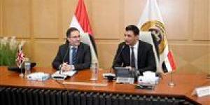 وزارة
      الصناعة
      تستضيف
      مائدة
      مستديرة
      للشركات
      البريطانية
      العاملة
      في
      مصر