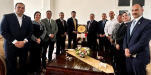 وفد حزب الحرية المصري يلتقي السفير المصري في بكين ويؤكد أهمية الاستفادة من التجربة الصينية في دعم جهود التنمية والاستثمار