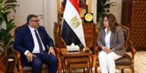 وزيرة
      التنمية
      المحلية
      والبيئة
      تتابع
      مشروعات
      «حياة
      كريمة»
      في
      قنا..
      تنفيذ
      1683
      مشروعًا
      وإنجاز
      أكثر
      من
      1000
      مشروع