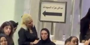 أشرف
      زكي
      ووفاء
      عامر
      أول
      الحاضرين
      في
      عزاء
      سهام
      جلال