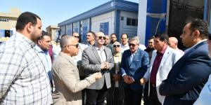 محافظ
      الفيوم
      يتابع
      ميدانياً
      تشغيل
      توسعات
      محطة
      العزب
      للمياه
      ويتفقد
      سيارات
      الصرف
      الصحي
      الجديدة