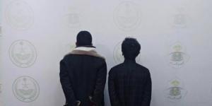 الأمن
      العام
      يضبط
      مروجين
      للحشيش
      والإمفيتامين
      في
      عسير