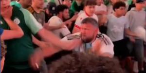 بالفيديو| اشتباكات بين جماهير الجزائر والأرجنتين في تايمز سكوير بنيويورك 