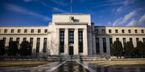 مجلس الاحتياطي الفيدرالي الأمريكي يثبت سعر الفائدة