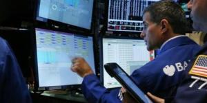 مؤشرات الأسهم الأمريكية تغلق منخفضة بعد قرار تثبيت الفائدة