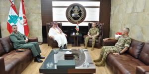 سفير
      المملكة
      لدى
      لبنان
      يبحث
      مع
      قائد
      الجيش
      اللبناني
      التعاون
      العسكري
      وتطورات
      الأوضاع