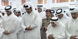 سمو الأمير يؤدي صلاة الجنازة على المغفور له سمو الأمير الوالد