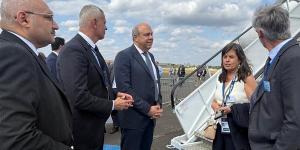 الحفني
      يبحث
      مع
      «إيرباص»
      مستجدات
      برنامج
      تسليم
      طائرات
      A350
      لمصر
      للطيران