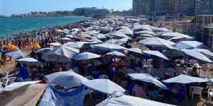 زحام
      على
      شواطئ
      الاسكندرية
      ورفع
      الرايات
      الحمراء
      والصفراء
      بسبب
      ارتفاع
      الموج