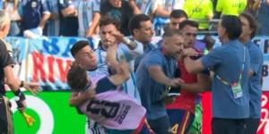 فيفا
      يتخذ
      أول
      إجراء
      ضد
      منتخب
      الأرجنتين
      بعد
      أحداث
      نهائي
      كأس
      العالم
      2026