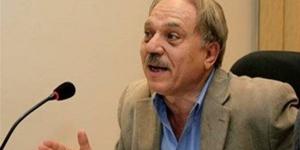 مدحت
الزاهد:
احتكار
المناصب
لأهل
الثقة
يعطل
الكفاءات
ويؤدي
إلى
ركود
سياسي
ووظيفي