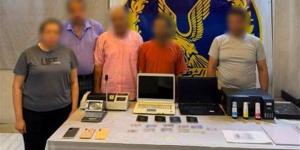 «كارنيهات وأختام مزيفة»، سقوط تشكيل عصابي بالقاهرة تخصص في تزوير المحررات الرسمية