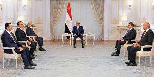 الرئيس السيسي يستقبل خليفة حفتر بحضور رئيس المخابرات العامة (فيديو)