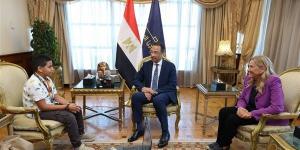 وزير الاتصالات يكرم الطفل مارتيروس مينا لتميزه العالمي في البرمجة والروبوتات