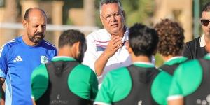 أبو قمر ومحمد موسى يجتمعان بلاعبي المصري قبل انطلاق الدوري (صور)