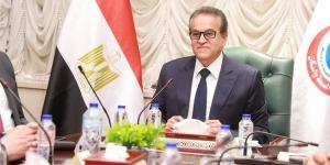 وزير الصحة يصدر قرارا بتكليف 10 آلاف و925 صيدليا من دفعة 2023