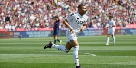 بـ"هاتريك" في برشلونة.. مبابي يحطم رقمًا تاريخيًا مع الريال