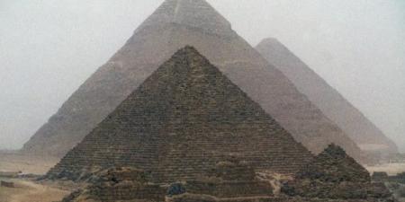 زاهي حواس: لا وجود لأعمدة سرية تحت الأهرامات.. و70% من آثار مصر لم تُكتشف