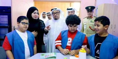 ضاحي خلفان: التفكير والعمل الجماعي يبنيان جيلاً رقمياً متمكناً