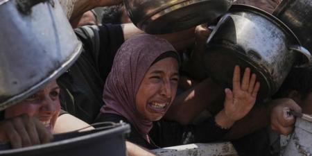 الإمارات تستأنف الإسقاط الجوي لإغاثة غزة فوراً