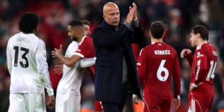 هل يجلس محمد صلاح احتياطياً؟.. ليفربول ومدربه سلوت تحت الضغط أمام فرانكفورت