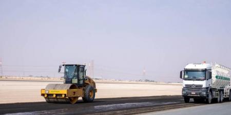 بلدية الظفرة تطور طريق مضمار سباق الهجن في مدينة زايد