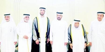 شيوخ ومسؤولون يشهدون أفراح الجويعد والشويهي