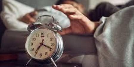 بدء العد التنازلي للتوقيت الشتوي بمصر.. كيف تتجنب مخاطر تغيير الساعة؟