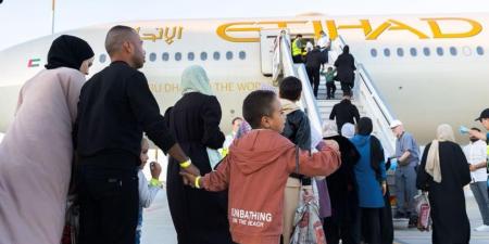 الإمارات تُنفذ إخلاءً طبياً عاجلاً لـ57 مريضاً من غزة برفقة ذويهم